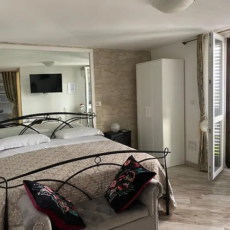 Laviniahouse *